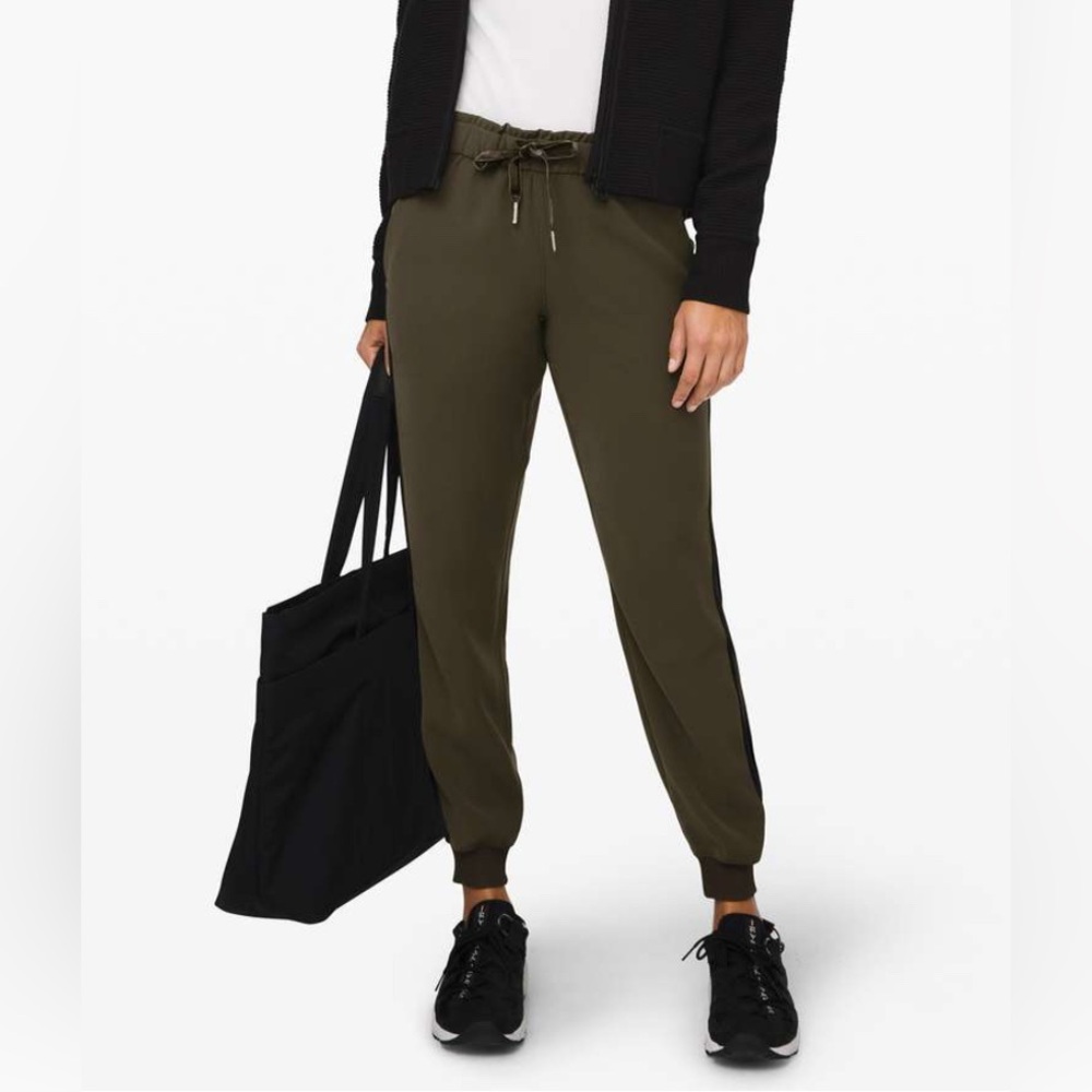 Lululemon On the Fly Jogger - Dark Olive